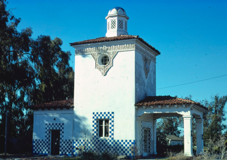 Barnsdahl-Rio Gas station, Goleta CA The historic Barnsdahl-Rio Gas station building in Goleta, California