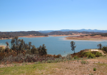 Oak-covered hills around Lake Nacimiento, California